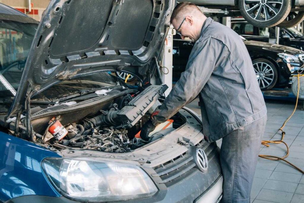 Мастер по ремонту двигателя Volkswagen